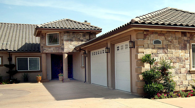 house with three garage