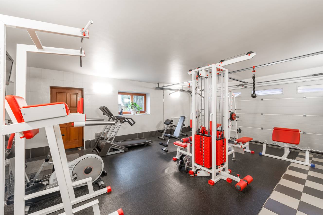How To Create A Gym In Your Garage 2