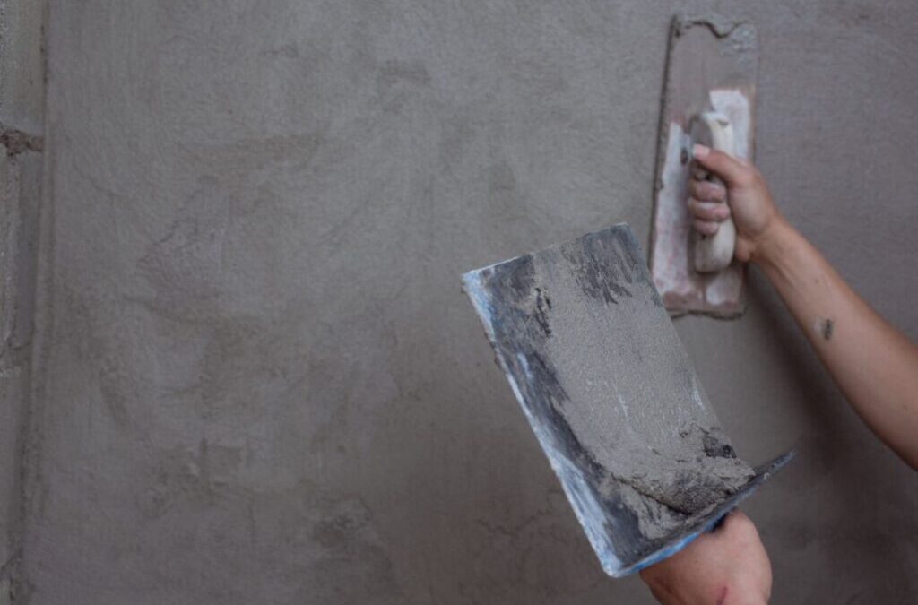 plasterer renovating indoor walls 3 1024x682