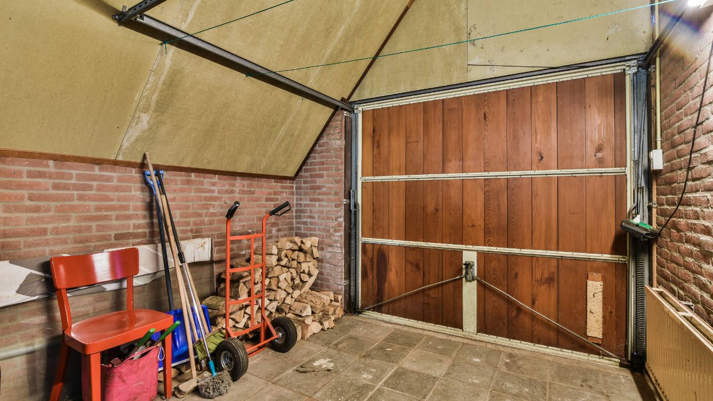 how can you maximise the storage space in your garage 1